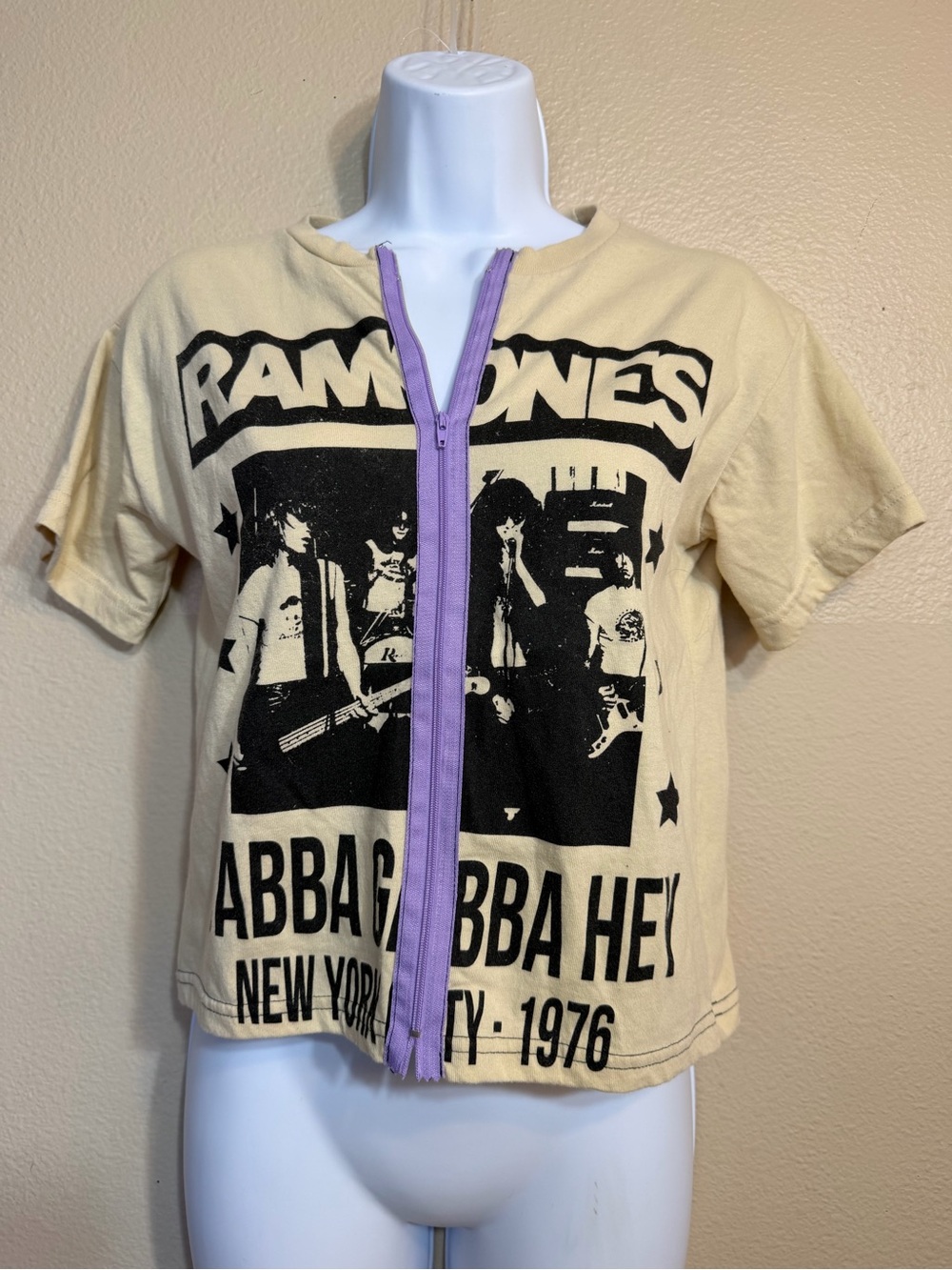 Ramones Unique Zip Gabba Gabba Hey NYC 1976 Graphic Band T-Shirt Women's RARE SM